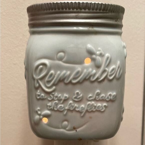 Scentcy remember to chance the butterflies warmer EUC used once - Picture 1 of 2